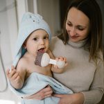 BabyOno: Okrycie kąpielowe bambusowe z kapturkiem 100x100cm niebieskie - obrazek 6