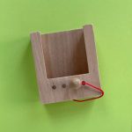 WiemTo: Drewniane Pudeło z Otworami do kart - obrazek 3