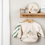 Done by Deer Śliniak z Rękawami 6-18m Celebration Sand - obrazek 2