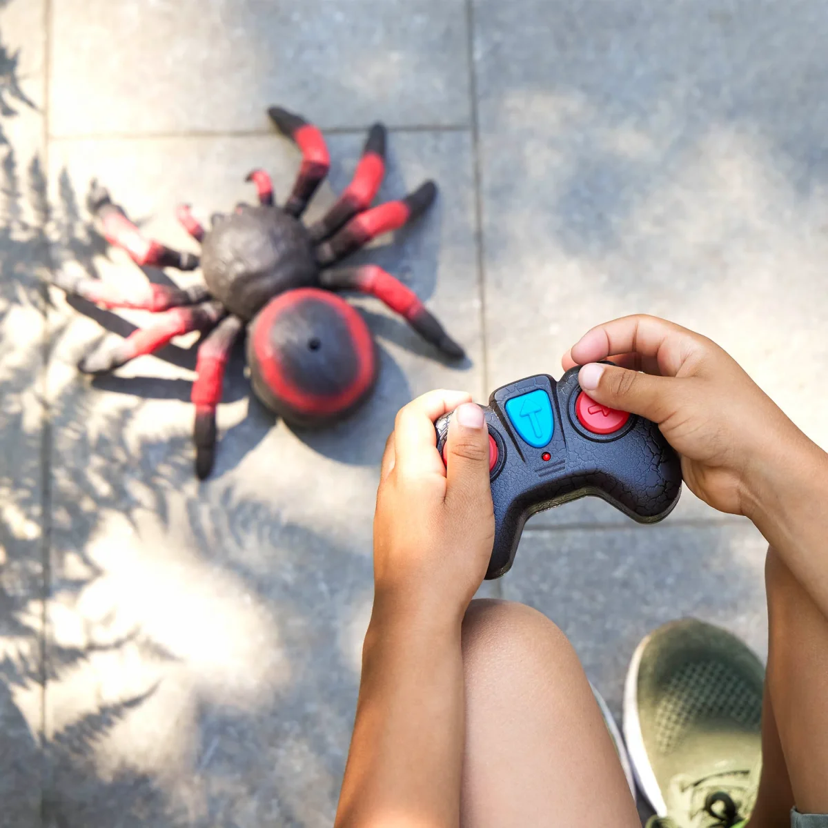 Terra by Battat: Zdalnie sterowany PAJĄK TARANTULA czerwona 6+ - obrazek 3