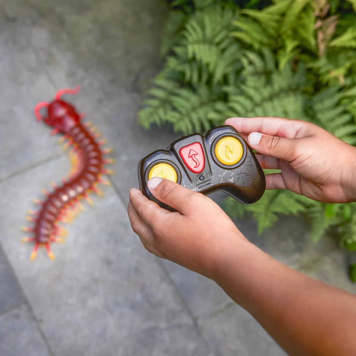 Terra by Battat: Zdalnie sterowana SKOLOPENDRA OLBRZYMIA brązowa 6+ - obrazek 4