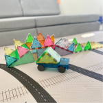 MAGNA-TILES: klocki magnetyczne Grand Prix 50 el. - obrazek 2