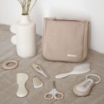 Beaba Kosmetyczka z 10 akcesoriami do pielęgnacji niemowląt Clay - obrazek 2