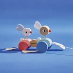 Janod Zajączki drewniane do ciągnięcia Zigolos 12m+ (edycja 2026) - obrazek 2