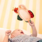 Lilliputiens Aktywizujące lusterko sensoryczne z uchwytami Lew Jack 3m+ - obrazek 2