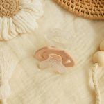 BabyOno: silikonowy gryzak dla niemowląt beżowy - obrazek 2