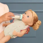 LullaBaby: Lalka NIEMOWLĘ z WŁOSAMI i butelką z efektem mleka 2+ - obrazek 4