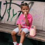 MOB: zestaw karaoke z kulą dyskotekową 2 mikrofony - różowy - obrazek 2