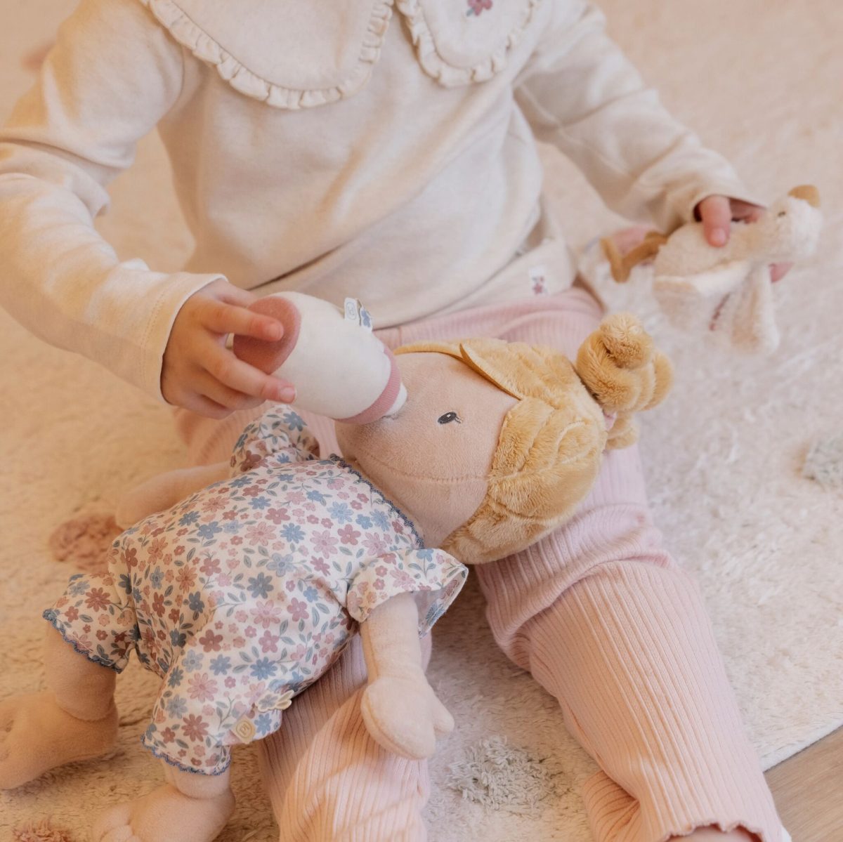 Little Dutch: miękka lalka Julia 40 cm - obrazek 2