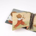 Egmont Toys®: Materiałowa książeczka obrazkowa - Marcel - obrazek 2