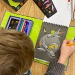 Tiger Tribe: zestaw kolorowanek Dinozaury w Kosmosie - obrazek 2