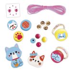 Janod Zestaw kreatywny do tworzenia drewnianej biżuterii Małe kotki 4+ - obrazek 2