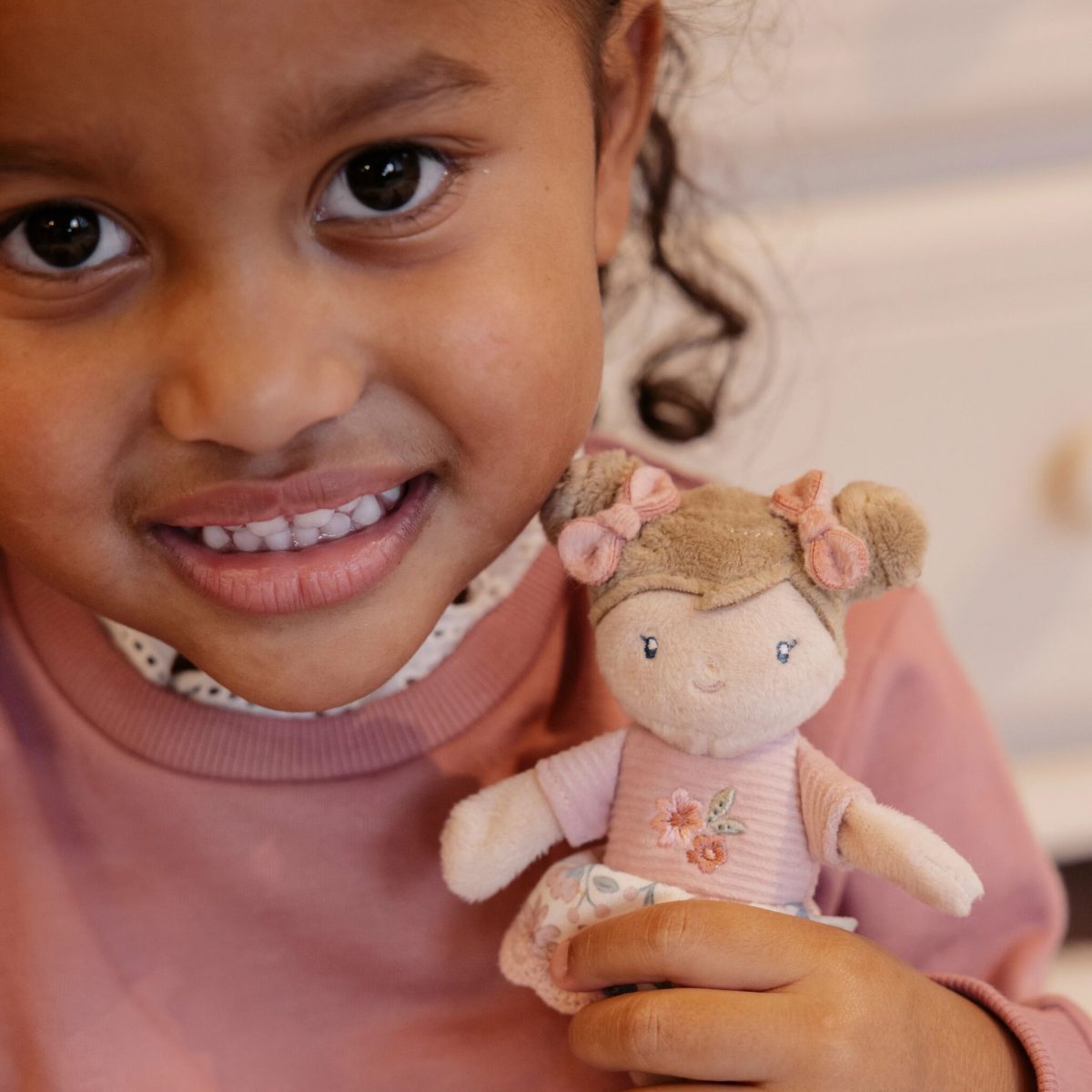 Little Dutch: miękka laleczka Rosa 10 cm - obrazek 2