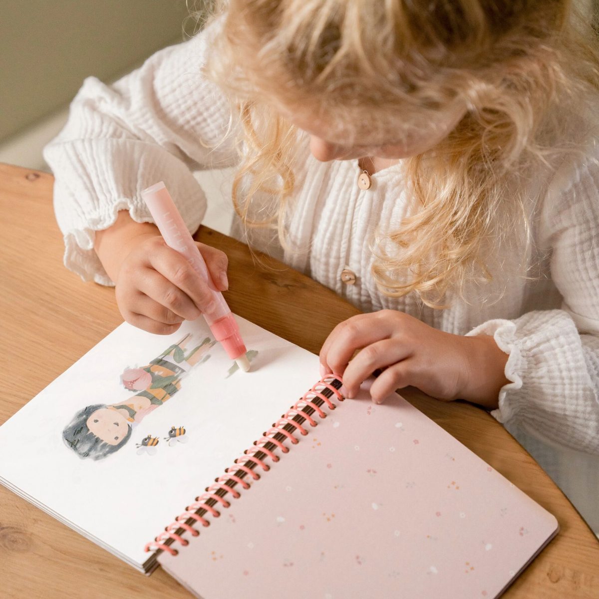 Little Dutch: kolorowanka wodna wielokrotnego użytku Rosa & Friends - obrazek 2